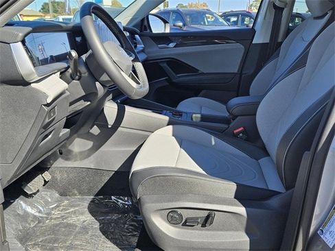 New 2026 Volkswagen Tiguan SE image 5