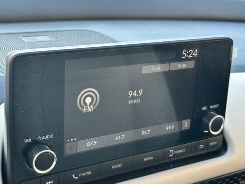 Used 2023 Honda HR-V LX image 11