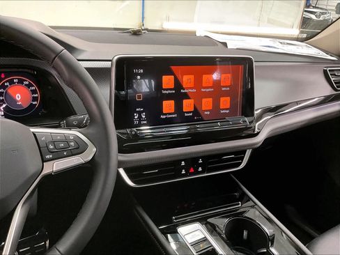 New 2026 Volkswagen Atlas Peak Edition image 9