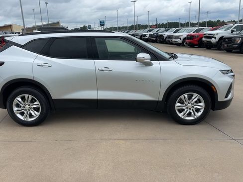 Used 2022 Chevrolet Blazer LT FWD image 2