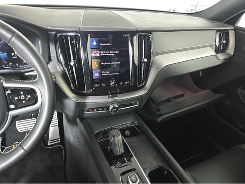 Used 2021 Volvo XC60 T8 R-Design w/ Advanced Package AWD/4WD image 9
