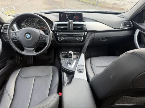 Used 2018 BMW 320i xDrive Sedan w/ Convenience Package AWD/4WD image 31