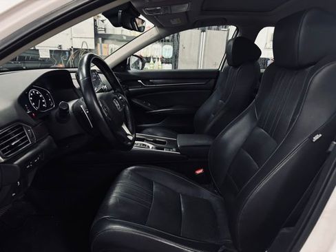 Used 2018 Honda Accord Touring image 16