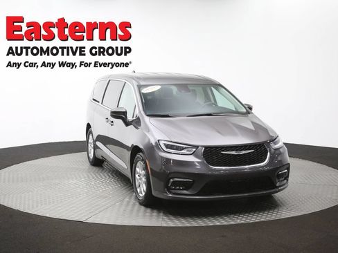 Used 2023 Chrysler Pacifica Touring-L FWD image 52