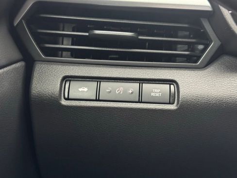 Used 2025 Nissan Altima 2.5 SV FWD image 18