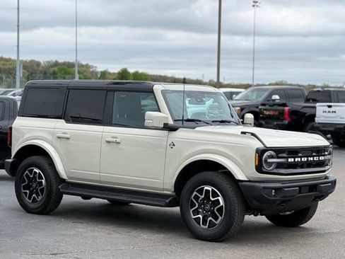 Certified 2025 Ford Bronco Outer Banks AWD/4WD image 41