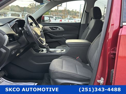 Used 2021 Chevrolet Traverse LT image 11