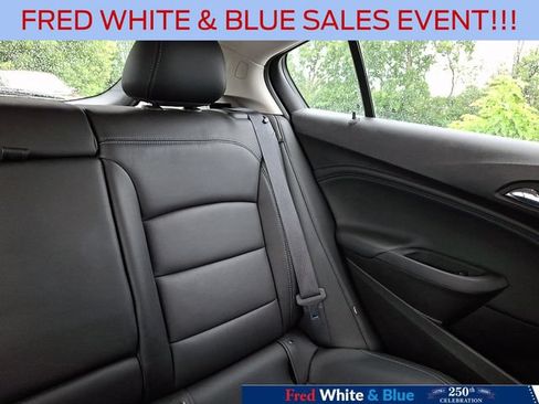 Used 2018 Chevrolet Cruze Premier FWD image 20