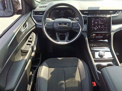 New 2025 Jeep Grand Cherokee L Altitude image 9