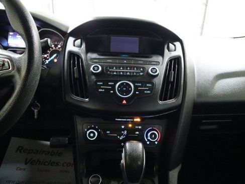 Used 2017 Ford Focus SE image 12