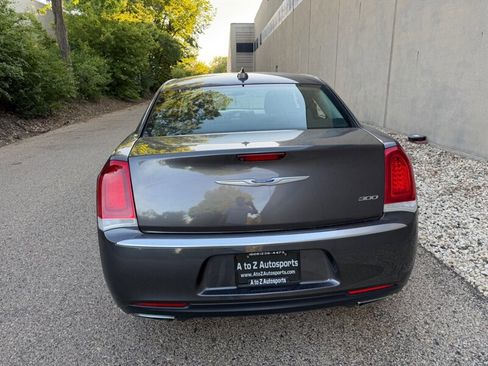 Used 2018 Chrysler 300 Touring w/ Chrome Appearance Package RWD image 23