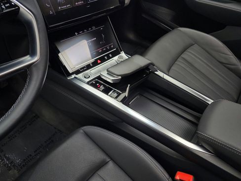 Used 2023 Audi e-tron Premium Plus w/ Premium Plus Package image 11