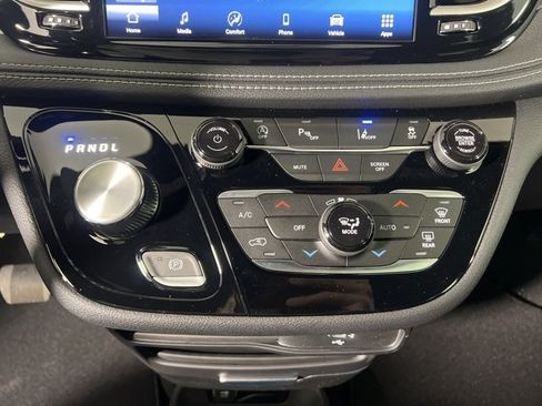 New 2026 Chrysler Pacifica Select image 23