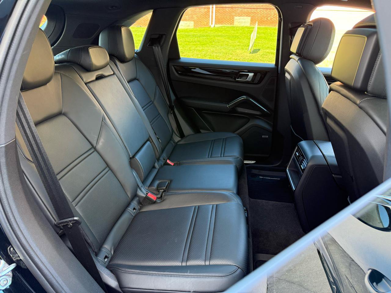 Used 2022 Porsche Cayenne Platinum Edition AWD/4WD image 20