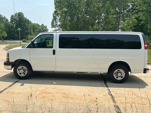 Used 2016 Chevrolet Express 3500 LT w/ LT Preferred Equipment Group RWD image 7