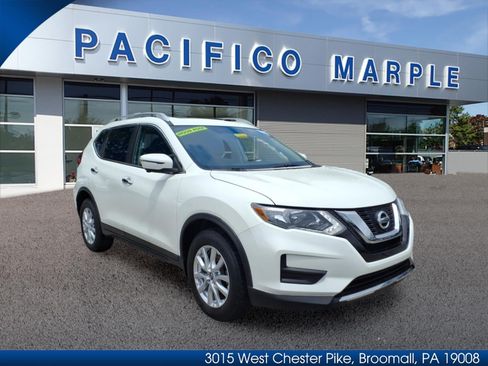 Used 2017 Nissan Rogue SV AWD/4WD image 1