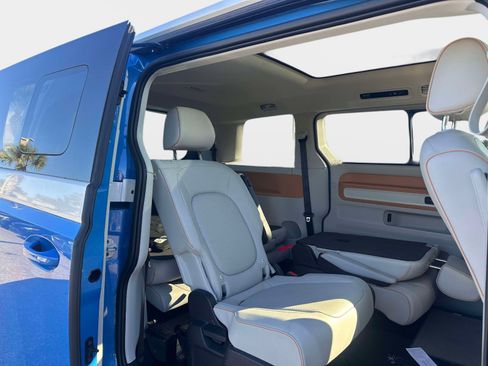 Used 2025 Volkswagen ID. Buzz 1st Edition image 9