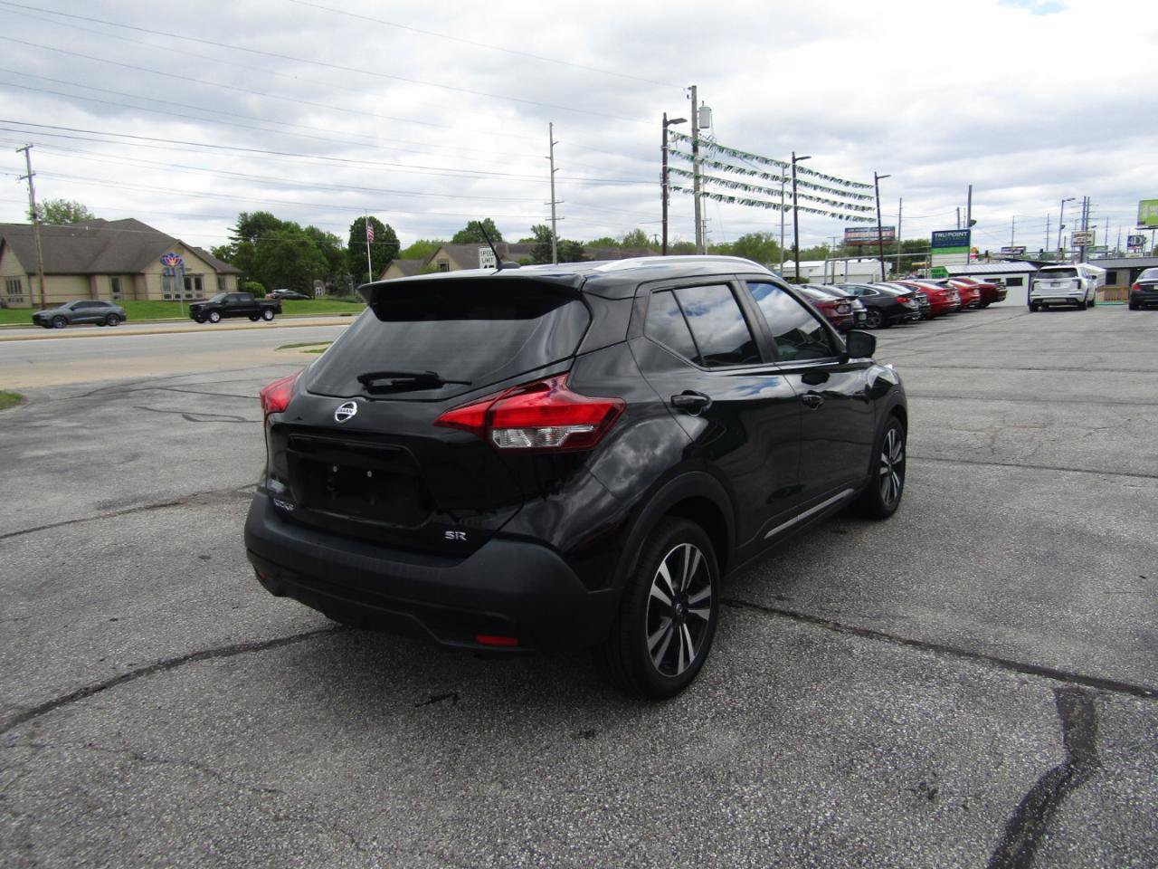 Used 2018 Nissan Kicks SR FWD image 9