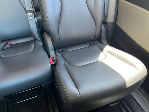 Used 2026 Kia Carnival FWD image 40