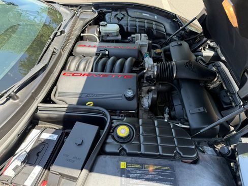Used 1999 Chevrolet Corvette Coupe w/ Memory Pkg RWD image 20