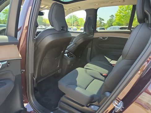 Used 2025 Volvo XC90 B5 Core AWD/4WD image 25