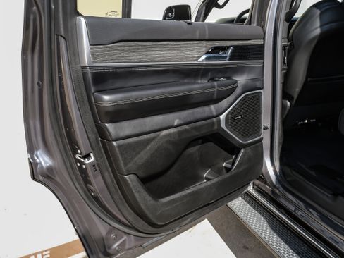 Used 2022 Jeep Wagoneer Series III w/ Convenience Group I image 47