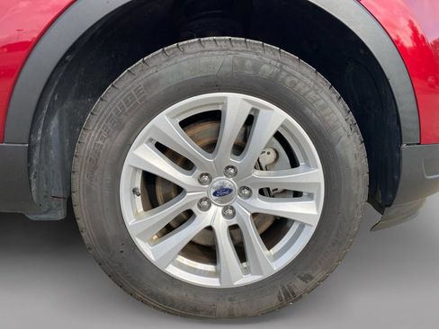 Used 2019 Ford Explorer XLT w/ Equipment Group 202A AWD/4WD image 9