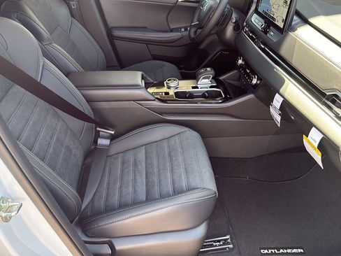 New 2026 Mitsubishi Outlander SE FWD image 24