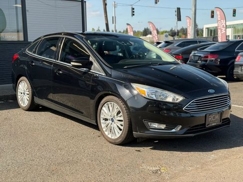 Used 2017 Ford Focus Titanium w/ Titanium Technology Package FWD image 3