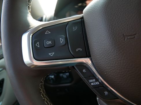 Used 2025 RAM 1500 Laramie AWD/4WD image 23
