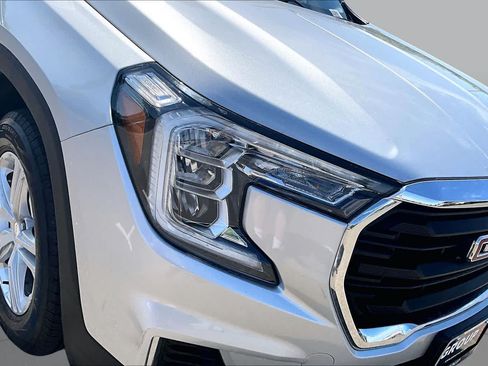 Used 2022 GMC Terrain SLE FWD image 27