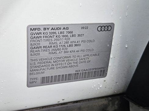 Used 2023 Audi e-tron Premium Plus w/ Premium Plus Package AWD/4WD image 33