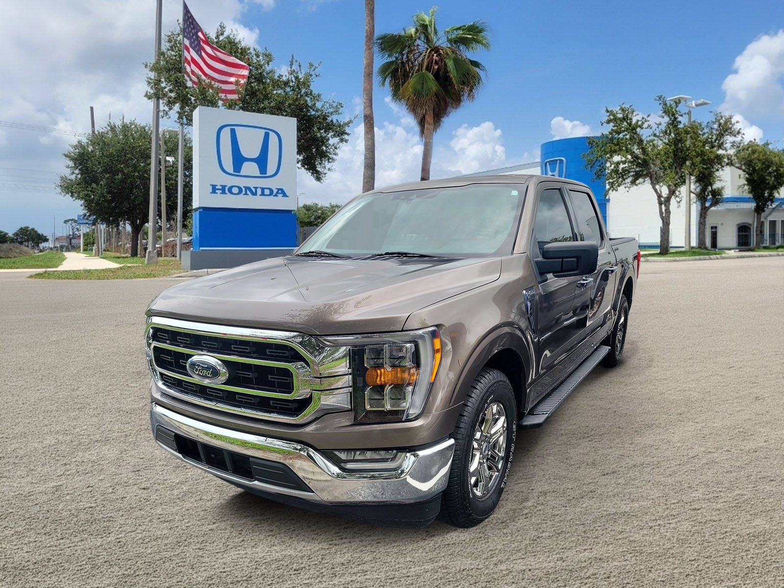 Used 2021 Ford F150 XLT w/ Equipment Group 302A High RWD image 4