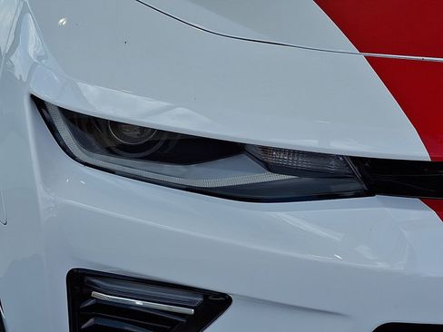 Used 2018 Chevrolet Camaro SS RWD image 8