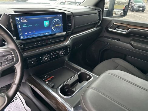 Used 2024 Chevrolet Silverado 3500 LT w/ Convenience Package image 31