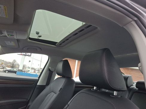 Used 2022 Volkswagen Passat 2.0T image 14