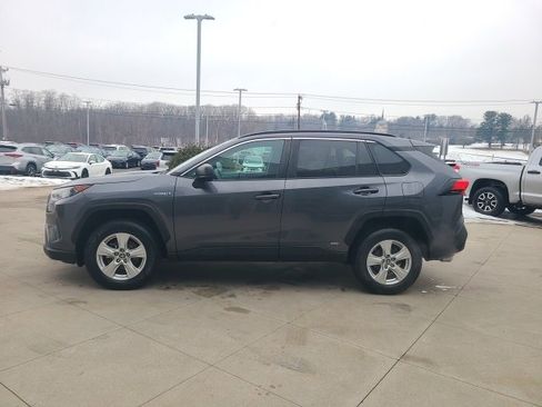 Used 2021 Toyota RAV4 LE w/ Carpet Mat Package (TMS) image 4