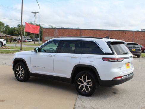 Used 2024 Jeep Grand Cherokee Limited image 8