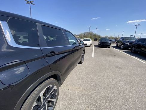 Used 2024 Mitsubishi Outlander SE image 10