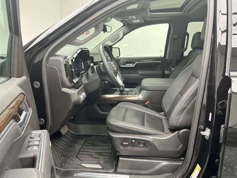 Certified 2025 GMC Sierra 1500 Elevation w/ Elevation Premium Package AWD/4WD image 3