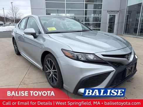 Used 2023 Toyota Camry SE image 1