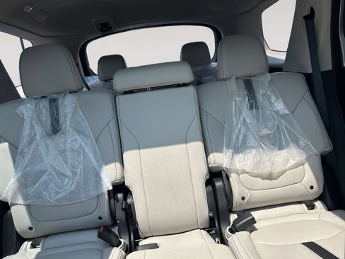 New 2026 Honda Pilot Touring image 13