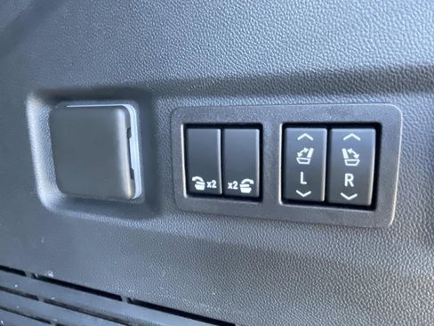 Used 2023 Chevrolet Tahoe LT w/ LT Signature Plus Package image 12