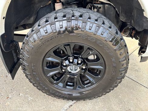 Used 2022 Ford F350 Lariat w/ Tremor Off-Road Package AWD/4WD image 12