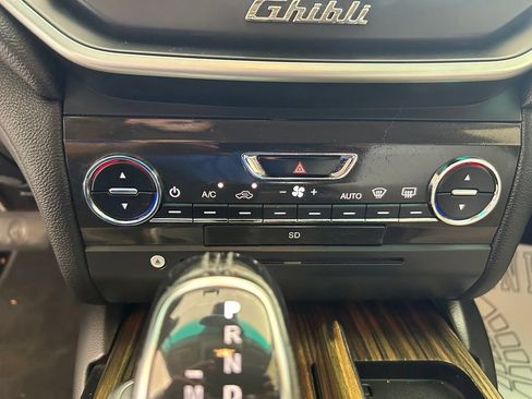 Used 2015 Maserati Ghibli RWD image 48