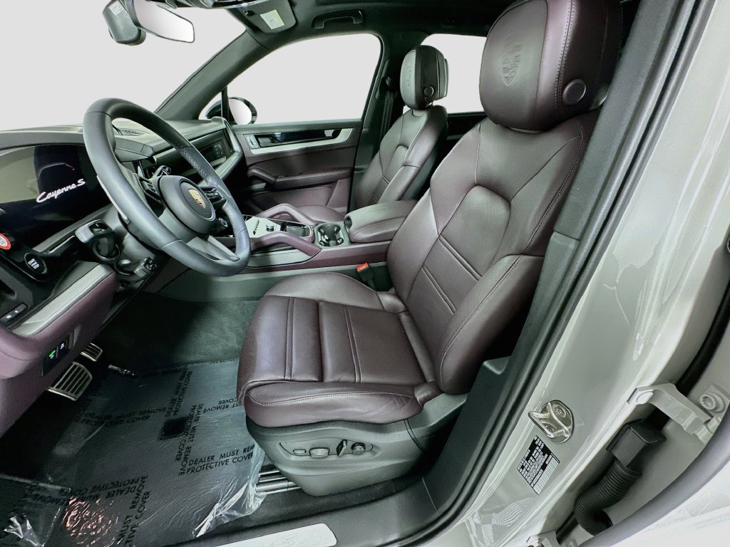 Certified 2025 Porsche Cayenne S AWD/4WD image 5