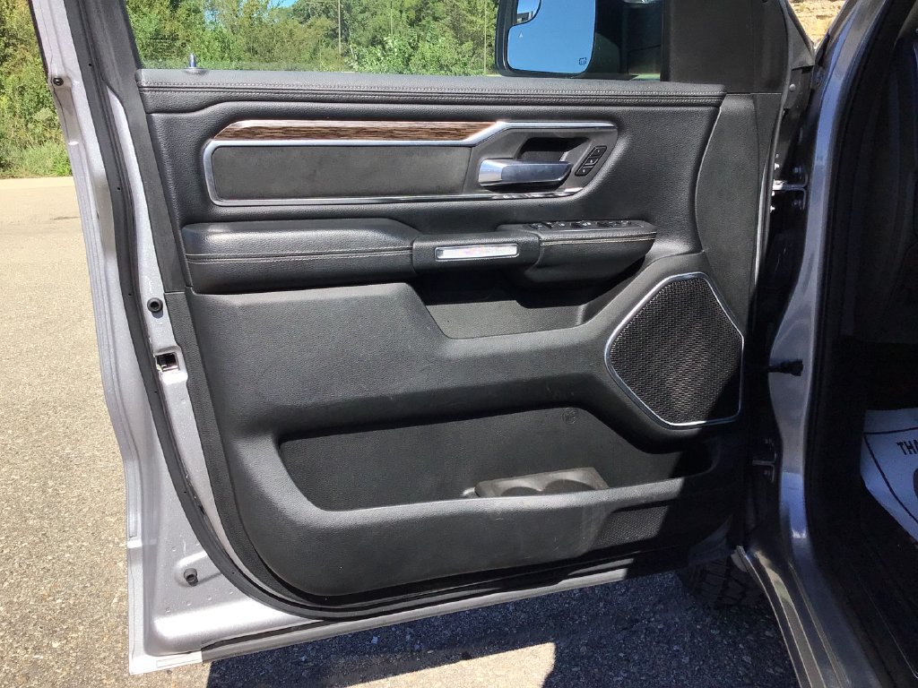 Used 2019 RAM 1500 Laramie RWD image 11