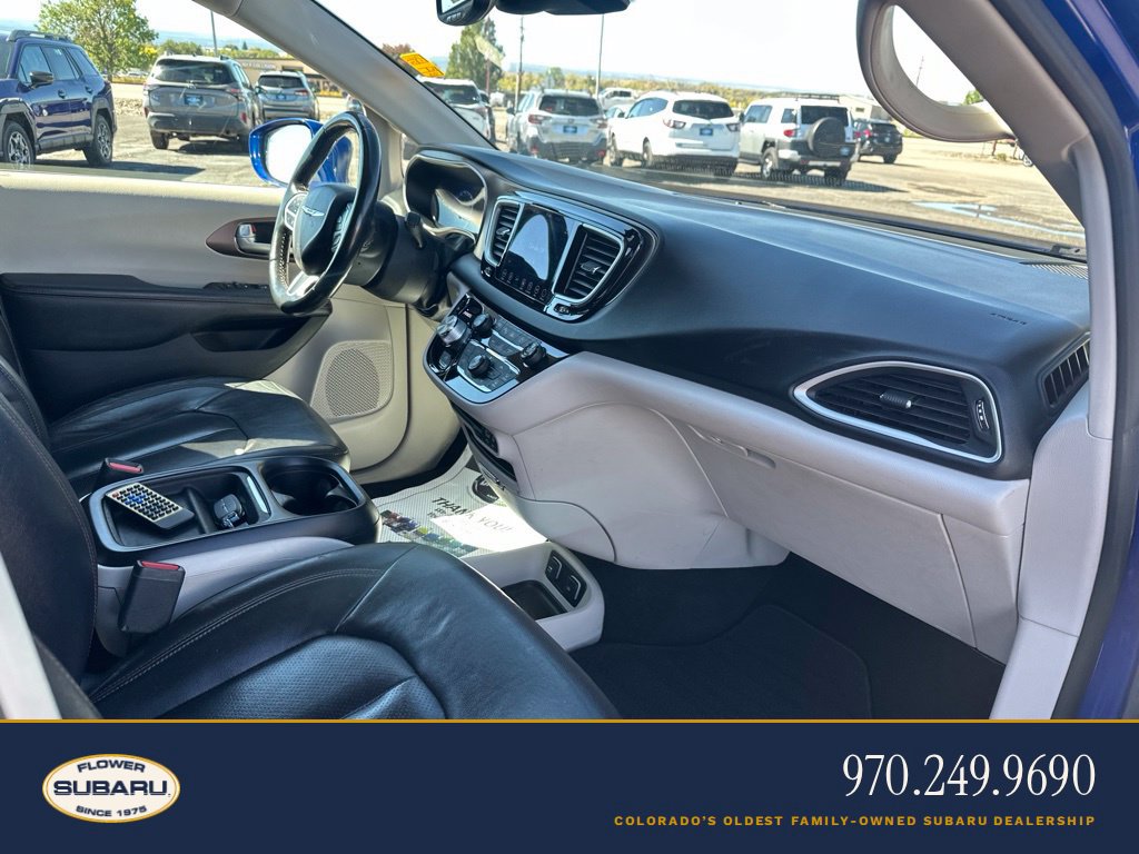 Used 2019 Chrysler Pacifica Touring-L w/ Advanced Safetytec Group FWD image 10