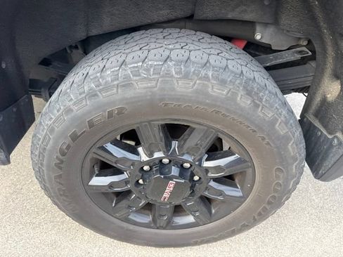 Used 2024 GMC Sierra 2500 AT4 w/ AT4 Premium Plus Package AWD/4WD image 29