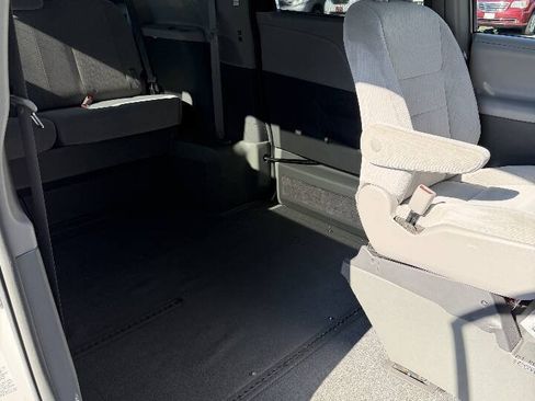 Used 2016 Toyota Sienna LE FWD image 32